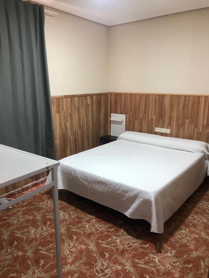 Hotel Manises Buitenkant foto