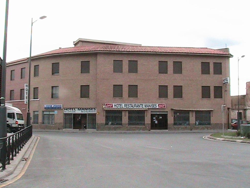 Hotel Manises Buitenkant foto