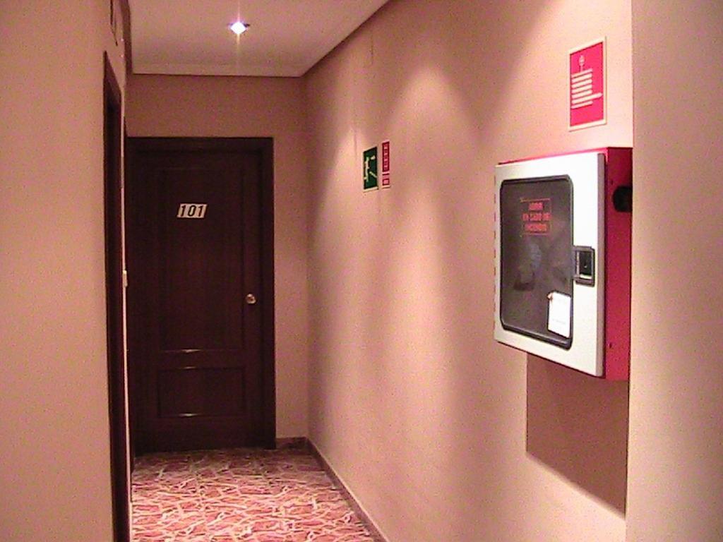 Hotel Manises Buitenkant foto